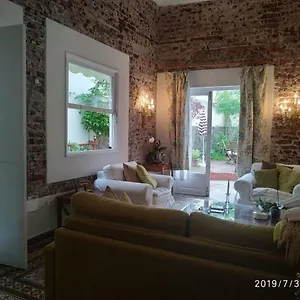 https://benavides-5.in-canary-islands.com